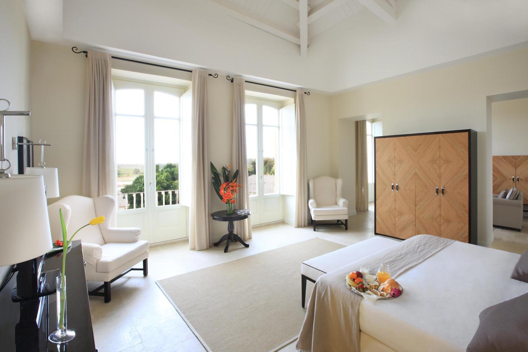 Borgo Di Luce I Monasteri Golf Resort & Spa Syracuse Exterior foto A room at the Hotel de Crillon